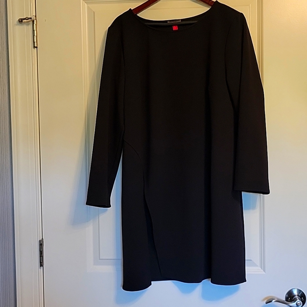 Womens Black Tunic w/slit on right side.